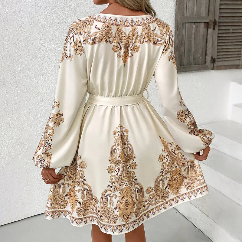 Vestido con escote en V y mangas largas estampado