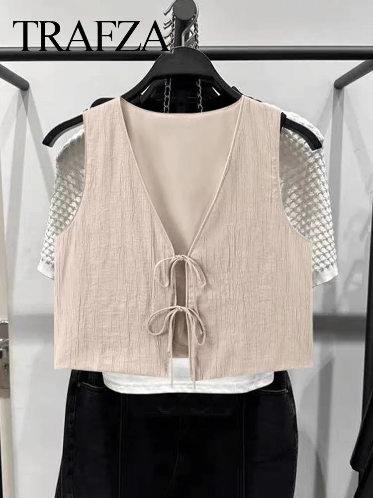 Conjunto de falda y chaleco sin mangas con cuello en V