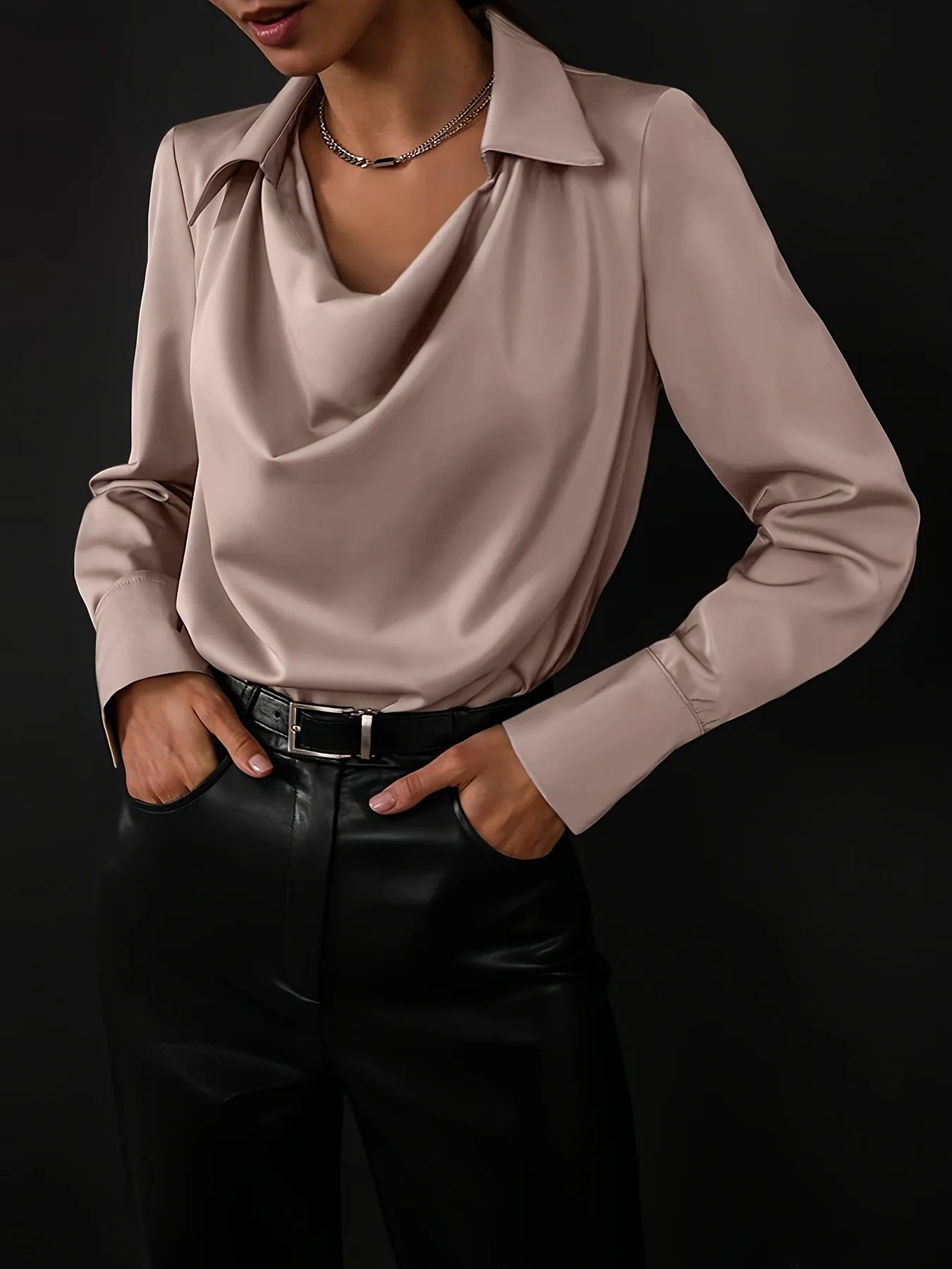 Blusa con cuello frufrú